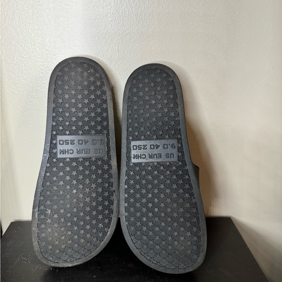 MONAT sandals Lux slides size 9 - Picture 2 of 2